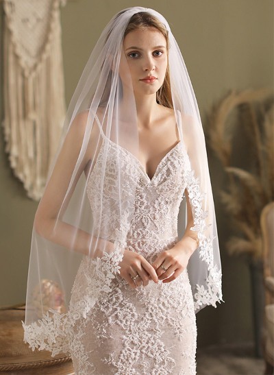 Lace Applique Edge One-Tier Fingertip Bridal Veils