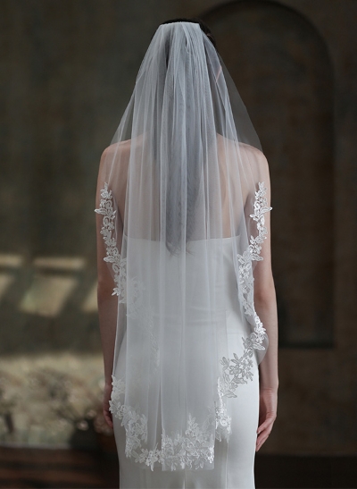 Lace Applique Edge One-Tier Fingertip Bridal Veils