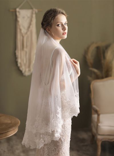 Lace Applique Edge Two-Tier Fingertip Bridal Veils