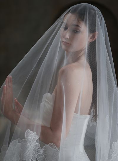 Cut Edge Two-Tier FIngertip Bridal Veils With Lace Floral