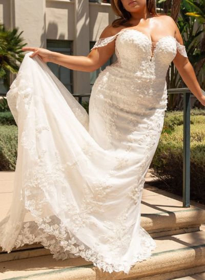 Plus Size Trumpet/Mermaid Off-The-Shoulder Court Train Lace Wedding Dresses