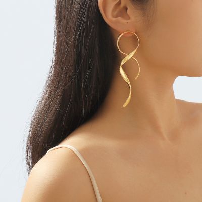 Simple Twist Dangle Earrings